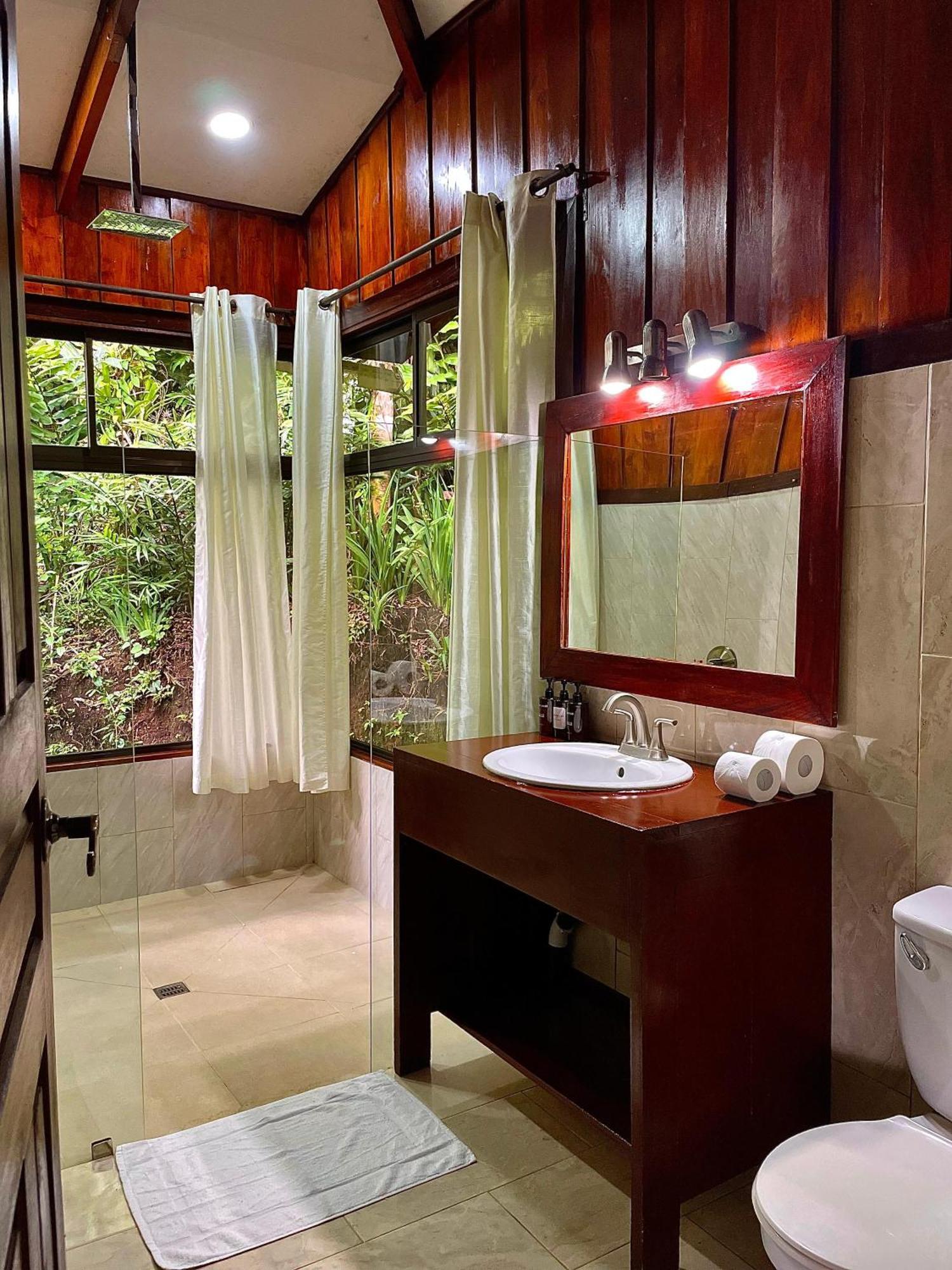 Heliconias Rainforest Lodge 比加瓜 外观 照片